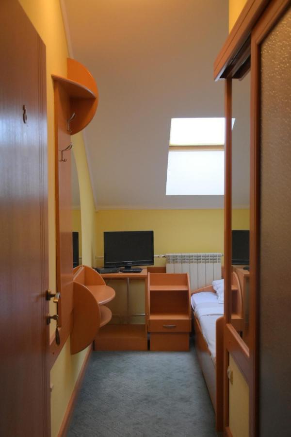 Hotel Lupus Novi Sad Exterior foto